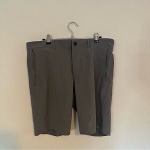 Kenneth Cole Awareness men’s size 32 slim fit grey beach to bar shorts